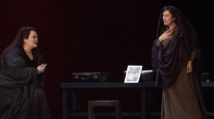no sin policrates  Ella es Medea