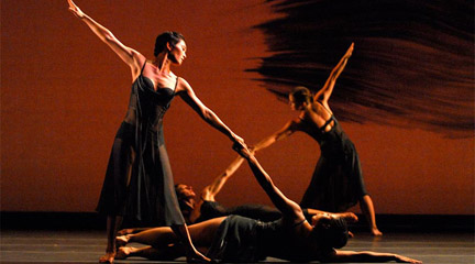 contemporanea danza  El Teatro Real acaba y comienza el año a ritmo de Mozart
