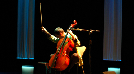 jazz  El violonchelista Matthieu Saglio en el Corral de comedias de Alcalá