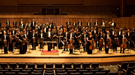 festivales  La Royal Philarmonic Orchestra con Adolfo Gutiérrez en la inauguración del Festival Internacional de Música de Santander