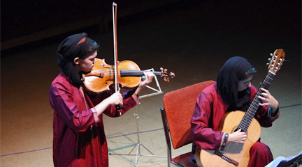 internacional  La violista Isabel Villanueva debuta en Irán de la mano de la guitarrista y compositora Golfam Khayam  