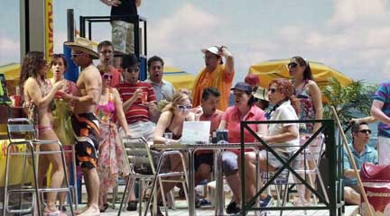 lirica  LElisir damore al calor de una playa mediterránea