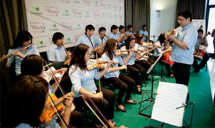 musicas del mundo  Concierto benéfico de la Orquesta de Instrumentos Reciclados de Cateura 