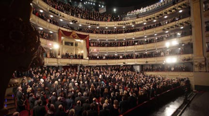 notas  El Teatro Real anuncia su equilibrio financiero en 2015