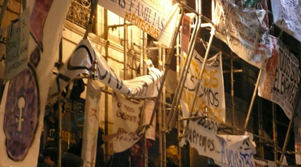 siamo forti “A nadie le importa ya casi nada”, desazón y zozobra ante el vertedero cultural hispano siamo forti “A nadie le importa ya casi nada”, desazón y zozobra ante el vertedero cultural hispano