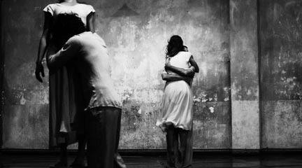 contemporanea danza  Deberías quedarte, de Provisional Danza en Espacio Inestable